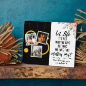 人生において、それは私たちが持っているものではなく、私たちが持っているもの フォトプラーク (側面)