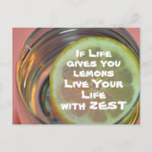 人生にレモンが与えられたら、ゼスト（鮮やかさ）を持って生きよう ポストカード (正面)