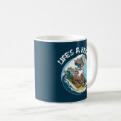 人生のビーチ – ウサギと亀のサーフィン コーヒーマグカップ (正面右)