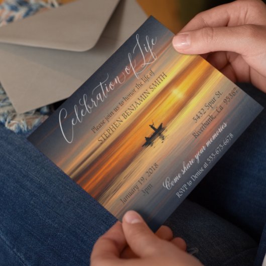 人生の喜び 湖での釣りと夕陽の昇る朝