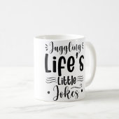 人生の小さなジョークを上手に扱う コーヒーマグカップ (正面右)