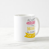 人生の明るい側面を見感動的る コーヒーマグカップ (正面右)