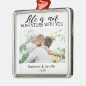 人生はカップルの写真カスタムとの冒険だ メタルオーナメント (左)