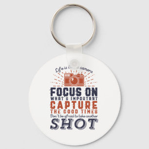 人生はカメラカメラマンの引用文 キーホルダー