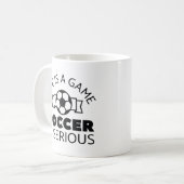 人生はゲーム サッカーは真剣 コーヒーマグカップ (正面左)