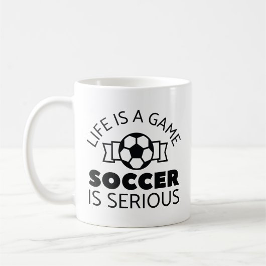 人生はゲーム サッカーは真剣 コーヒーマグカップ (左)