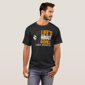 人生はゴールとアシストFutbolサッカー21 Tシャツ (正面フル)