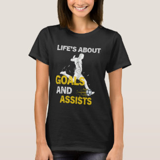人生はゴールとサッカー選手のフットを助ける Tシャツ