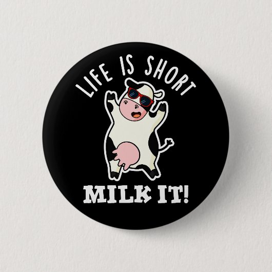 人生はショートミルクだおもしろいそれは牛プリン黒いBG 缶バッジ (正面)