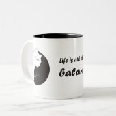 人生はバランスのとれた猫の陰陽 ツートーンマグカップ (正面左)