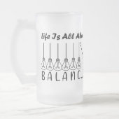 人生はバランスのインスピレーションやる気を起こさせるだ フロストグラスビールジョッキ (左)