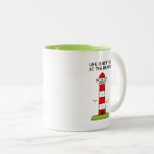 人生はビーチの可愛い灯台 ツートーンマグカップ (正面右)