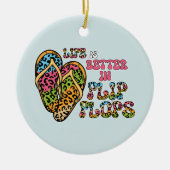 人生はビーチサンダルで良い – 夏の雰囲気 セラミックオーナメント (正面)