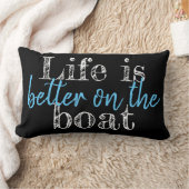 人生はボートの上でより良い – 両面 | ランバークッション (ブランケット)