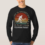 人生は不確か スカッシュを先に Funny Tee Tシャツ (正面)