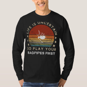 人生は不確か バグパイプを先に演奏せよ おかしなTシャツ Tシャツ