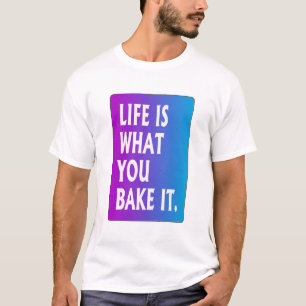 人生は何を焼くかである Tシャツ