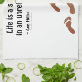 人生は信頼できない車での魂のロードトリップである キッチンタオル (折り畳み)