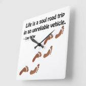 人生は信頼できない車での魂のロードトリップである スクエア壁時計 (傾斜)