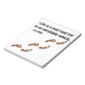 人生は信頼できない車での魂のロードトリップである ノートパッド (回転)