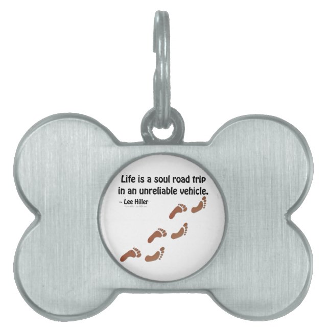 人生は信頼できない車での魂のロードトリップである ペットネームタグ (正面)