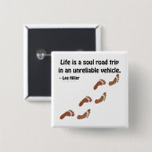 人生は信頼できない車での魂のロードトリップである 缶バッジ (正面&裏面)