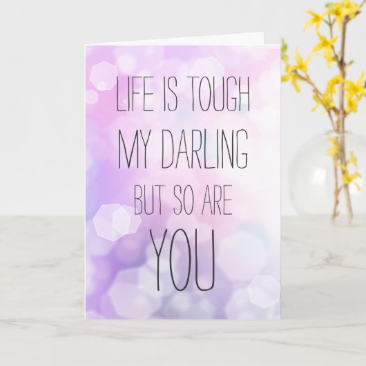 人生は厳しい – 紫の《写真》ぼけ味感動的引用文 カード (黄色い花)