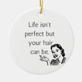 人生は完璧ではないが、あなたの髪は可能である。 セラミックオーナメント (正面)