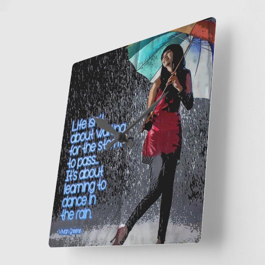 人生は嵐が通過するのを待つためのものではない スクエア壁時計 (傾斜)