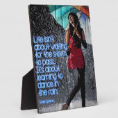 人生は嵐が通過するのを待つためのものではない フォトプラーク (側面)