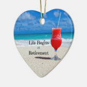 人生は引退から始まり、ビーチで飲霜の降りたむ セラミックオーナメント (左)