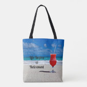 人生は引退から始まる – -霜の降りたビーチで飲む トートバッグ (裏面)