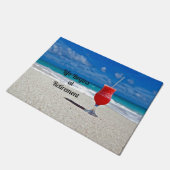 人生は引退から始まる – 霜の降りたビーチで飲む ドアマット (アングル)