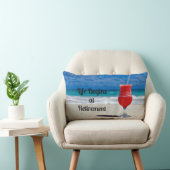 人生は引退から始まる – -霜の降りたビーチで飲む ランバークッション (椅子)