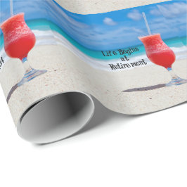 人生は引退で始まる – サンディビーチ、晴れた日 ラッピングペーパー