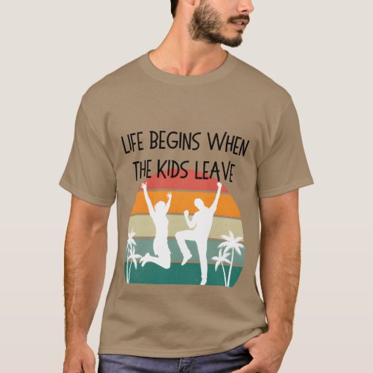 人生は彼が去った時に始まる おもしろ Tシャツ (正面)