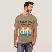人生は彼が去った時に始まる おもしろ Tシャツ (正面フル)