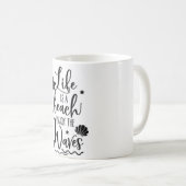 人生は波楽しむのビーチ コーヒーマグカップ (正面右)