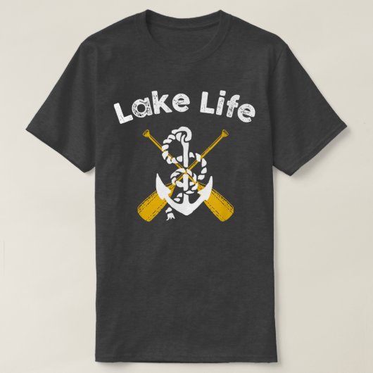 人生は湖で良い魚釣りボート湖LI Tシャツ (デザイン正面)