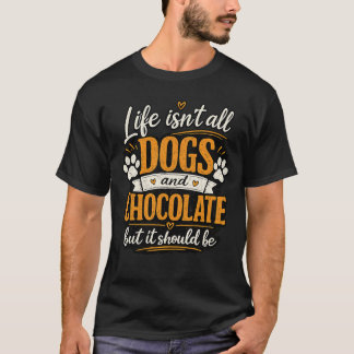 人生は犬とチョコレートだけじゃないけど、そうであってほしい Tシャツ