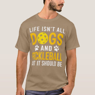 人生は犬とピックルボールだけじゃない ピックルボールをする女性 Tシャツ