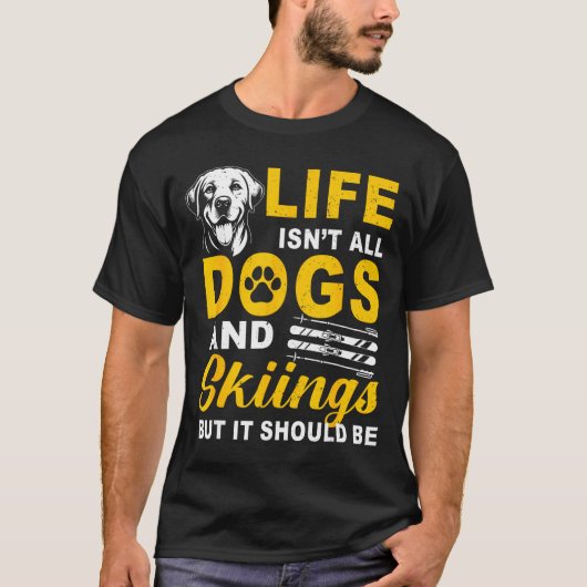 人生は犬やスキーだけじゃないけど冬って感じ Tシャツ (正面)