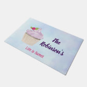 人生は甘いピンクのカップケーキカスタム ドアマット (アングル)