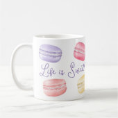 人生は甘い水の色レインボーマカロンのモノグラム コーヒーマグカップ (左)