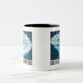 人生は画期的な冒険の地質時代だ ツートーンマグカップ (中央)