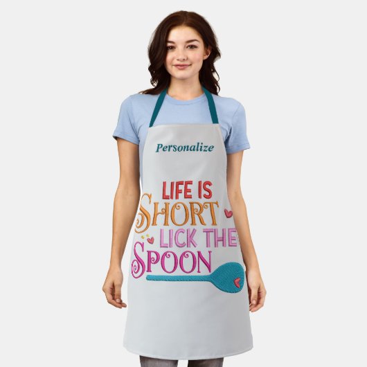 人生は短いスプーンのキッチン引用文 エプロン (着用した状態)