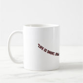 「人生は短い。スマイルはまだ歯が生えている間に」 コーヒーマグカップ (左)