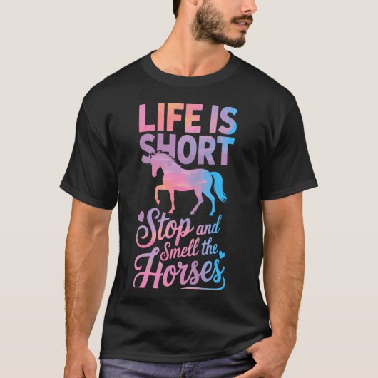 人生は短い 馬の匂いをかいだりなんていられない Tシャツ (正面)