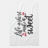 人生は短く、甘くする – 感動的引用文 キッチンタオル (縦)