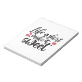 人生は短く、甘くする – 感動的引用文 ノートパッド (回転)